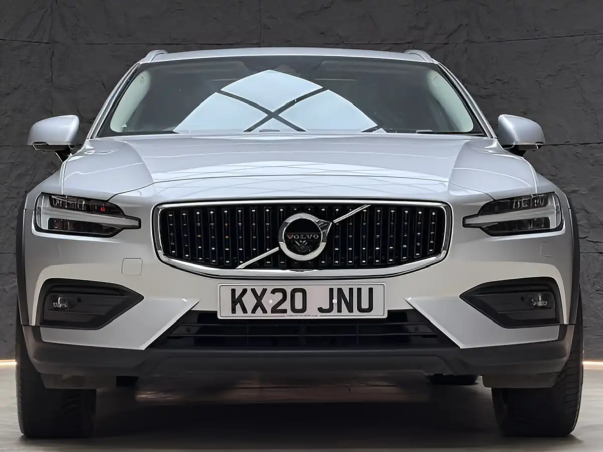 Used 2020 Volvo V60 Cross Country Plus Silver - Interior and Exterior details 8