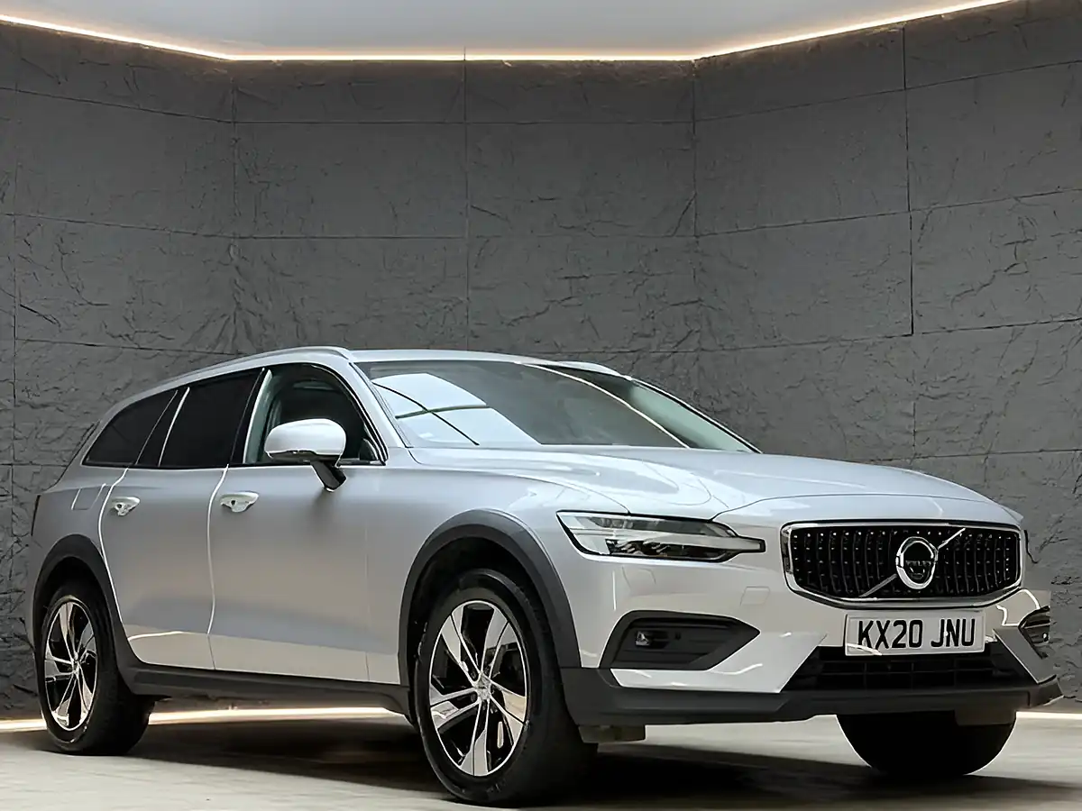 Used 2020 Volvo V60 Cross Country Plus Silver - Interior and Exterior details 9