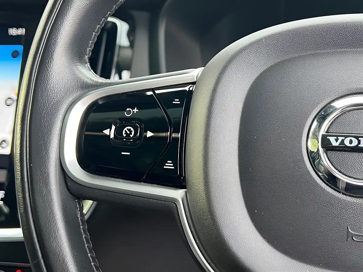 Used 2020 Volvo V60 Inscription Plus Silver - Interior and Exterior details 14