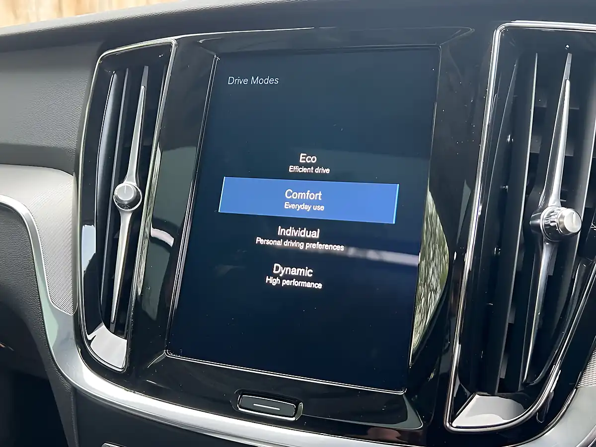 Used 2020 Volvo V60 Inscription Plus Silver - Interior and Exterior details 16