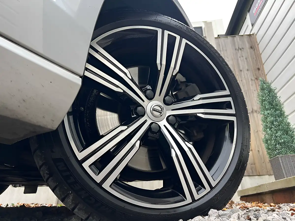 Used 2020 Volvo V60 Inscription Plus Silver - Interior and Exterior details 8