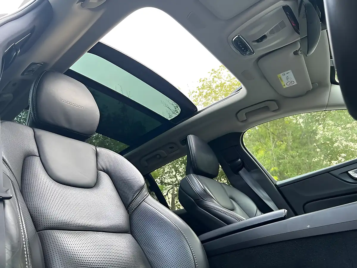 Used 2020 Volvo V60 Inscription Plus Silver - Interior and Exterior details 9