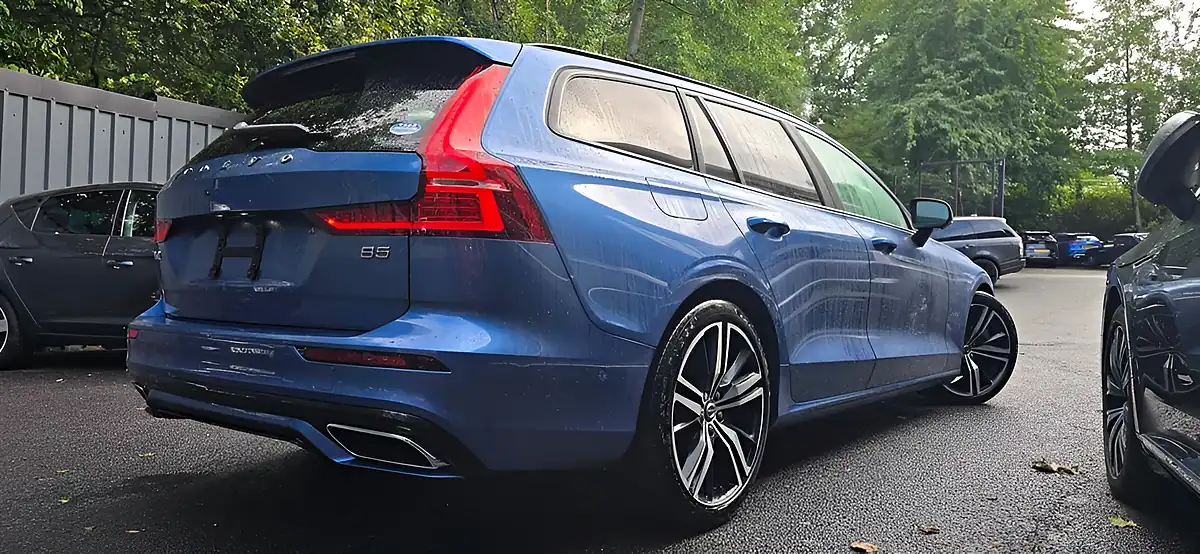 Used 2020 Volvo V60 R-Design Blue - Interior and Exterior details 3