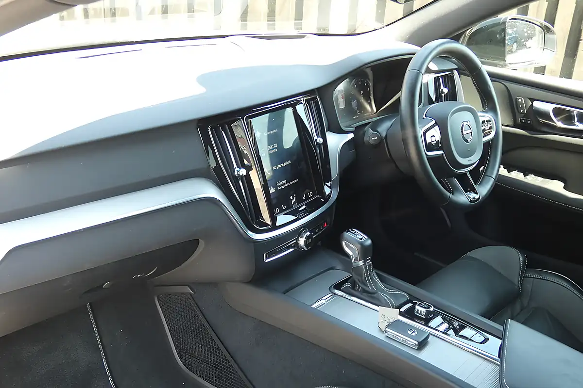 Used 2020 Volvo V60 R-Design Plus Bright Silver - Interior and Exterior details 9