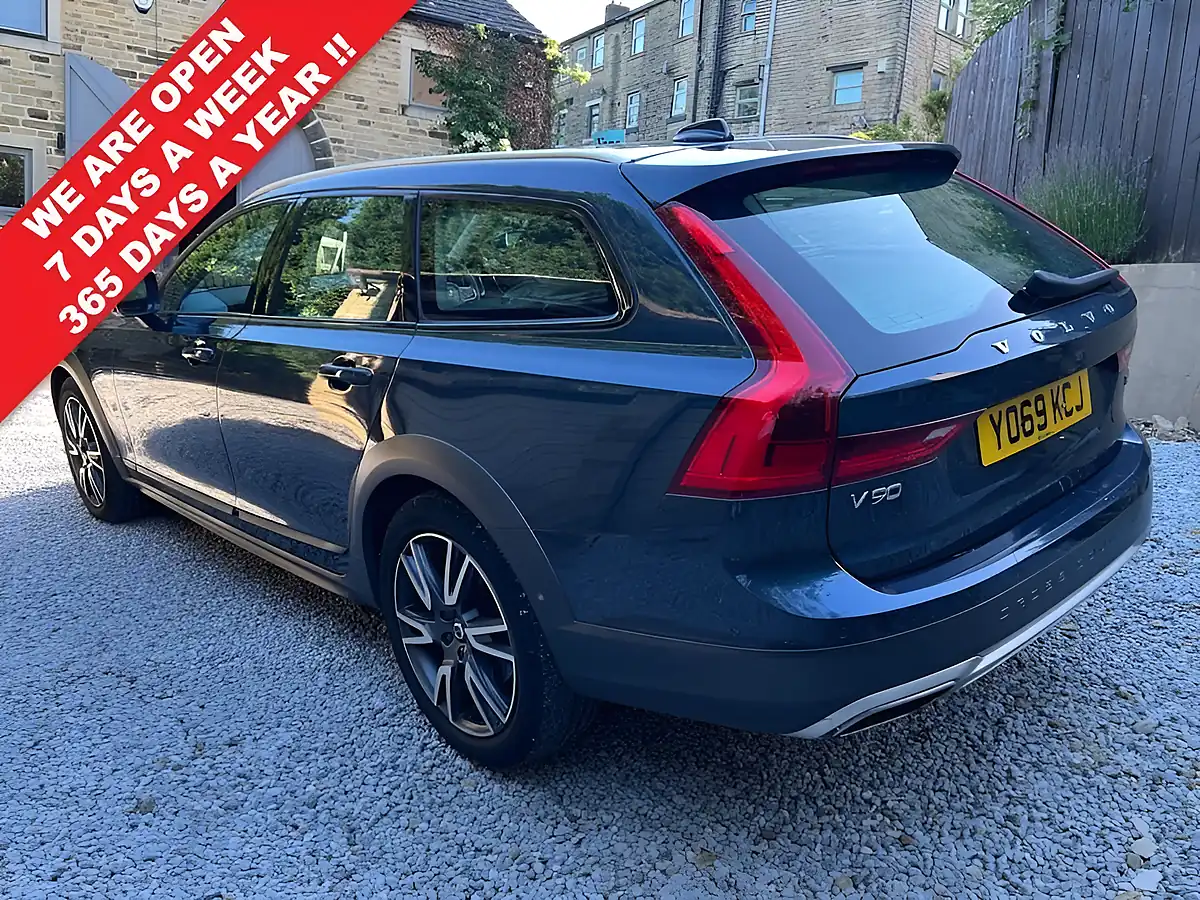 Used 2020 Volvo V90 Cross Country Plus Blue - Interior and Exterior details 3