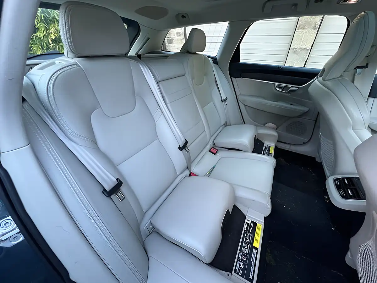 Used 2020 Volvo V90 Cross Country Plus Blue - Interior and Exterior details 4
