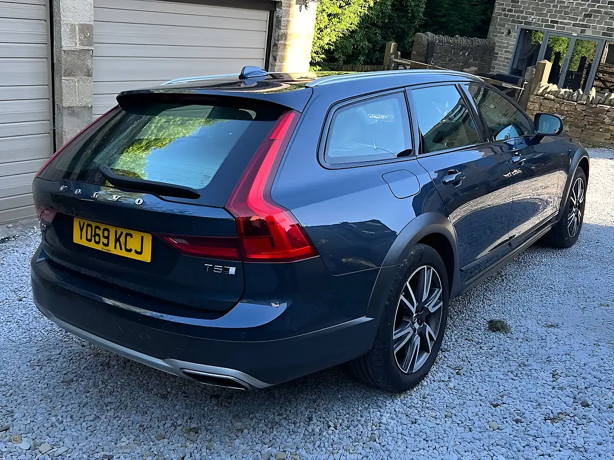 Used 2020 Volvo V90 Cross Country Plus Blue - Interior and Exterior details 7