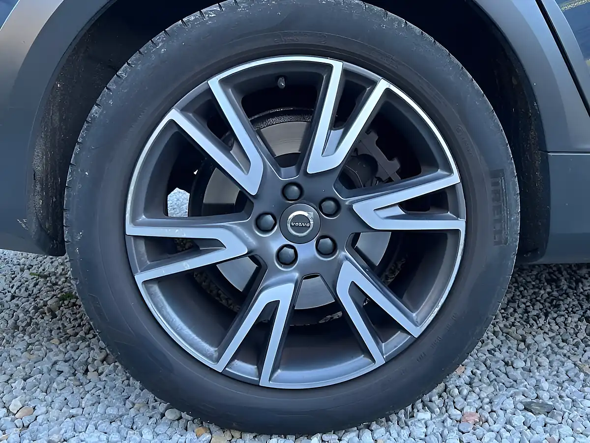Used 2020 Volvo V90 Cross Country Plus Blue - Interior and Exterior details 9