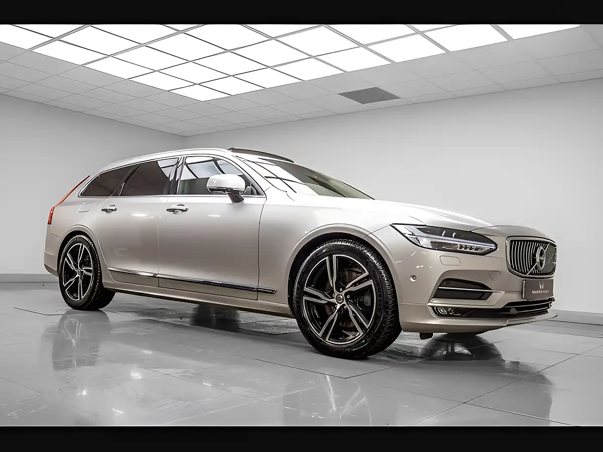 Used 2020 Volvo V90 Inscription Plus Silver - Interior and Exterior details 8