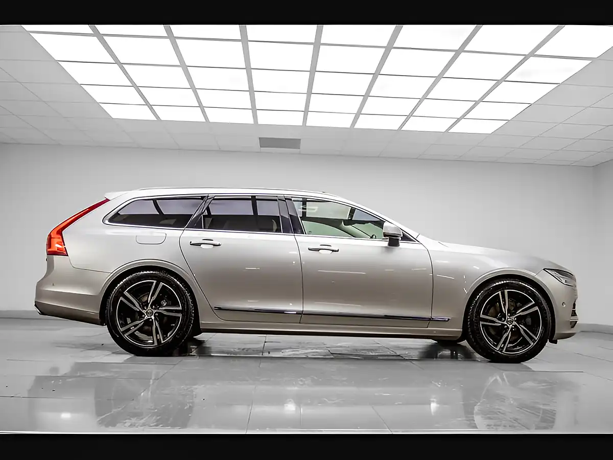 Used 2020 Volvo V90 Inscription Plus Silver - Interior and Exterior details 7