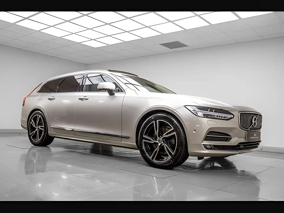 Used 2020 Volvo V90 Inscription Plus Silver - Interior and Exterior details 8