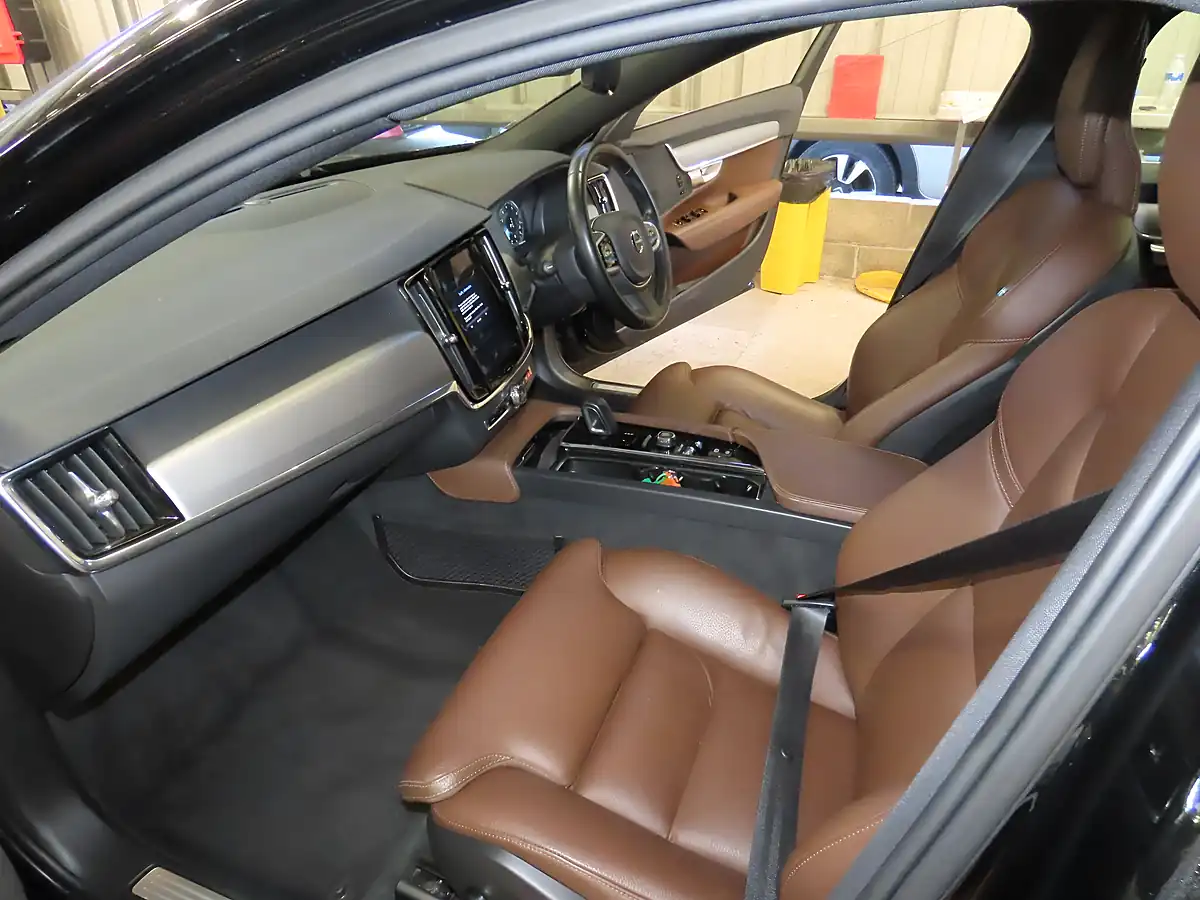 Used 2020 Volvo V90 Momentum Black Stone - Interior and Exterior details 10