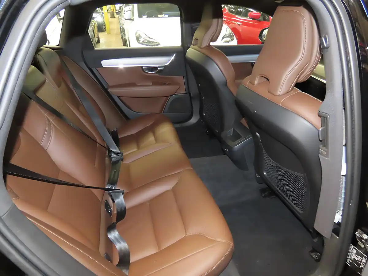 Used 2020 Volvo V90 Momentum Black Stone - Interior and Exterior details 5
