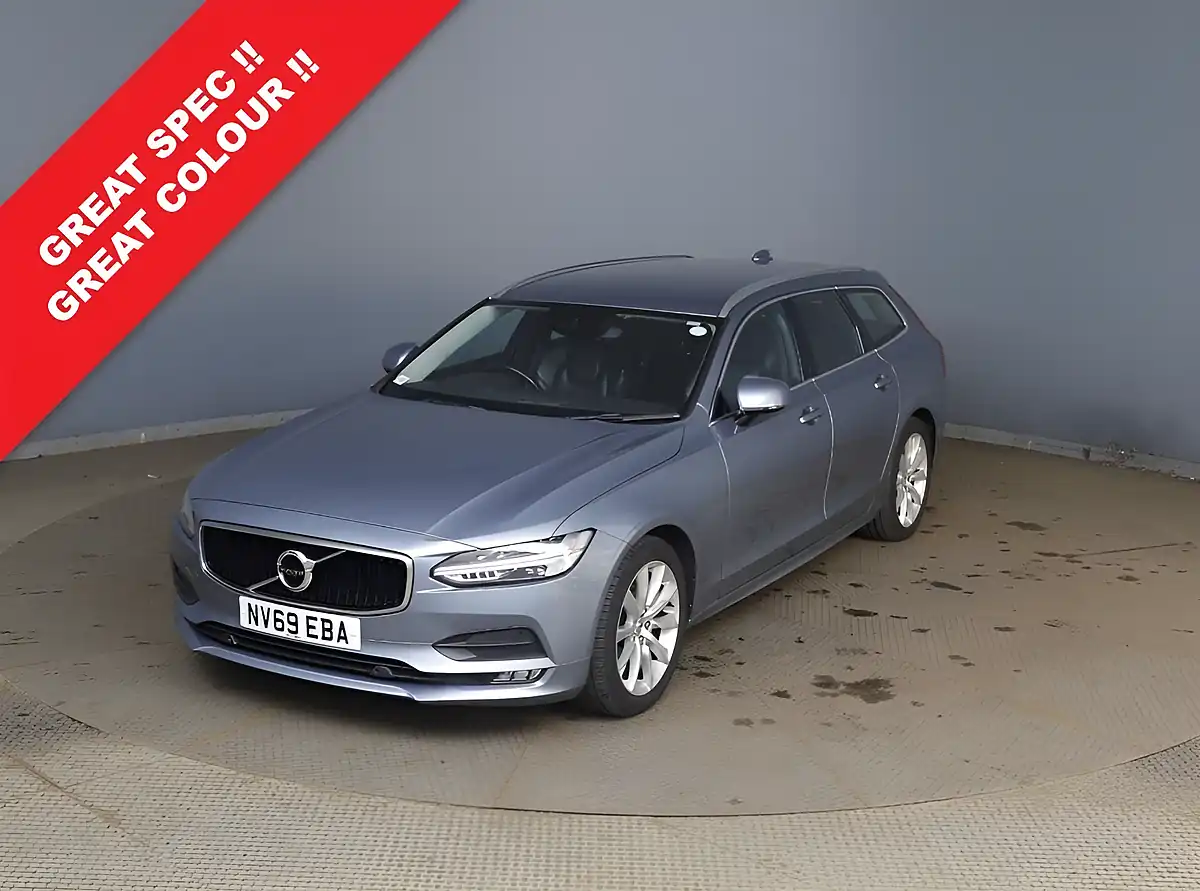 Used 2020 Volvo V90 Momentum Plus Blue - Front View
