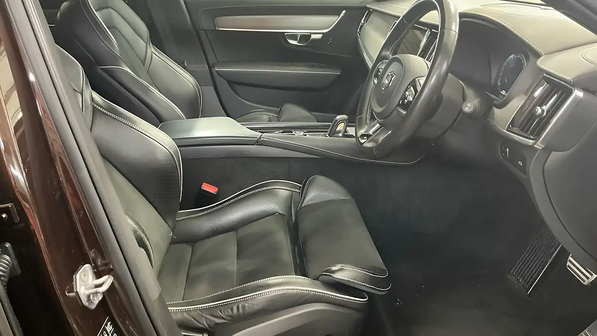 Used 2020 Volvo V90 R-Design Brown - Interior and Exterior details 11