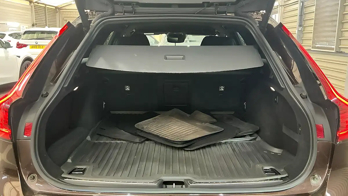 Used 2020 Volvo V90 R-Design Brown - Interior and Exterior details 13