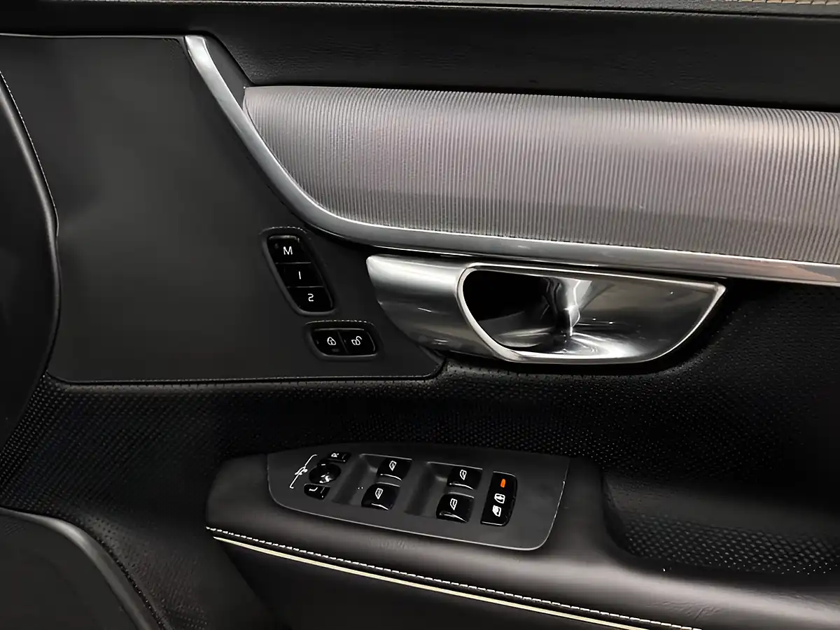 Used 2020 Volvo V90 R-Design Onyx Black - Interior and Exterior details 12