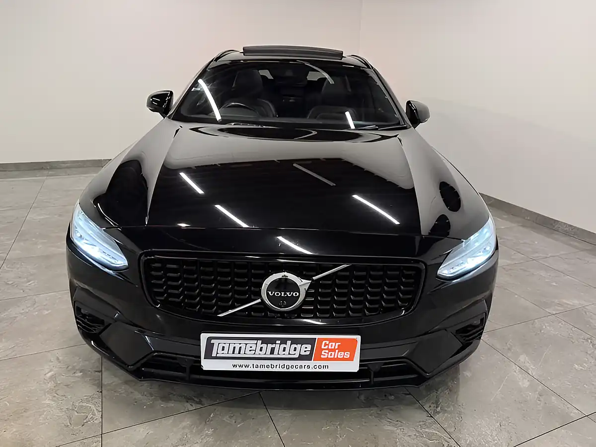 Used 2020 Volvo V90 R-Design Onyx Black - Interior and Exterior details 3