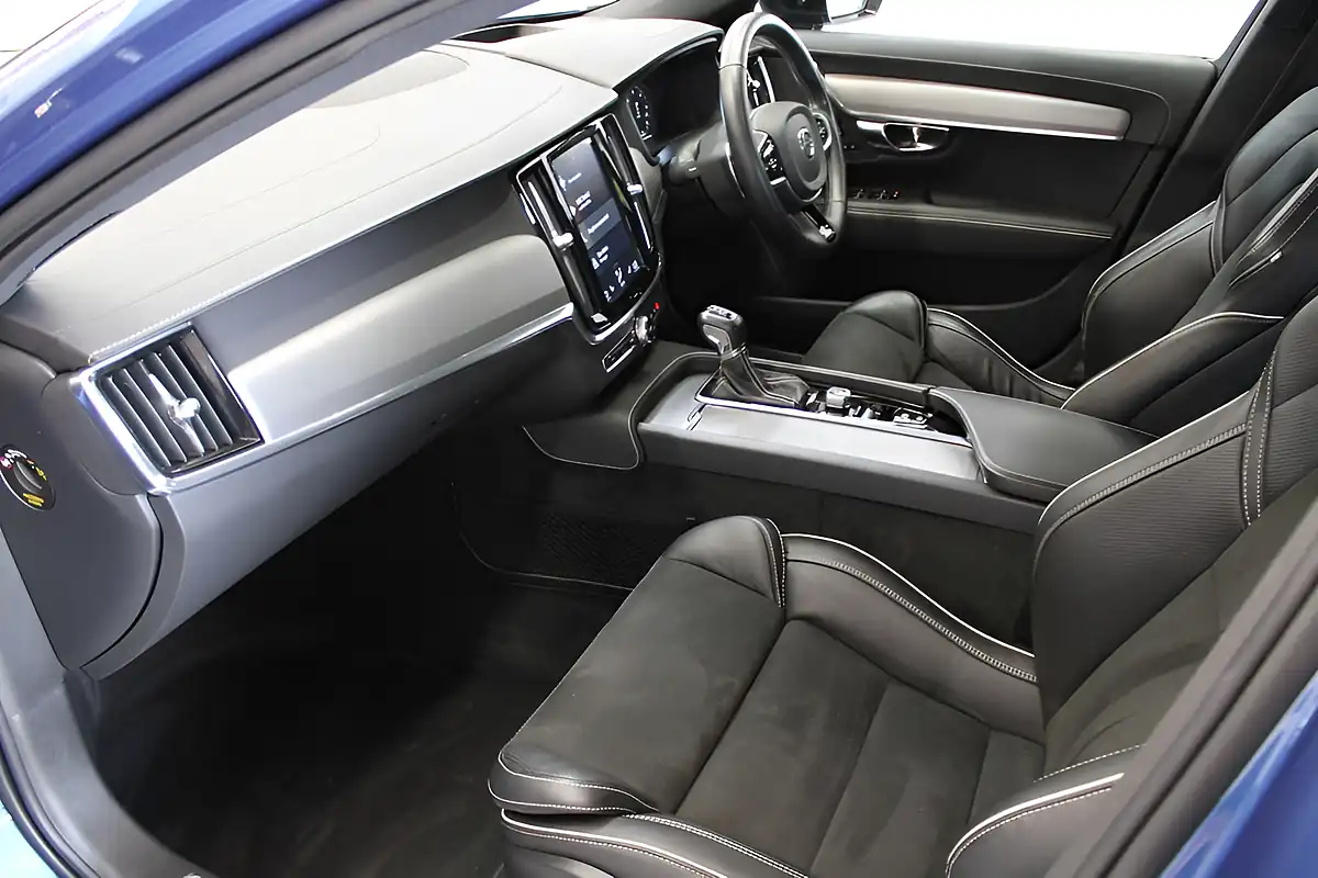 Used 2020 Volvo V90 R-Design Plus Blue - Interior and Exterior details 15