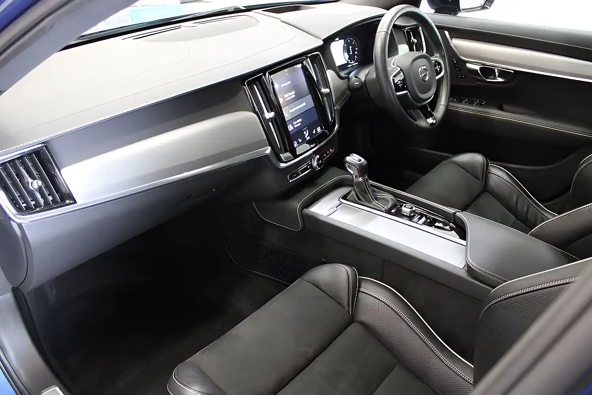 Used 2020 Volvo V90 R-Design Plus Blue - Interior and Exterior details 2
