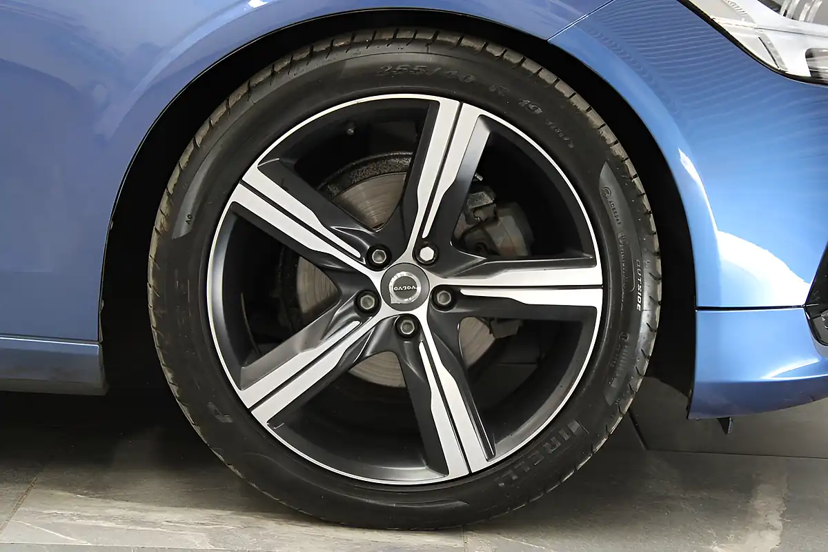Used 2020 Volvo V90 R-Design Plus Blue - Interior and Exterior details 9
