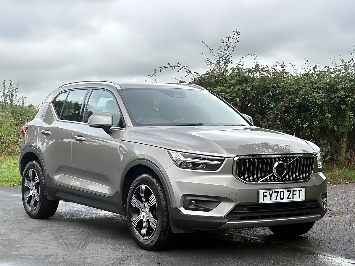 Used 2020 Volvo XC40 Inscription Grey - Front View