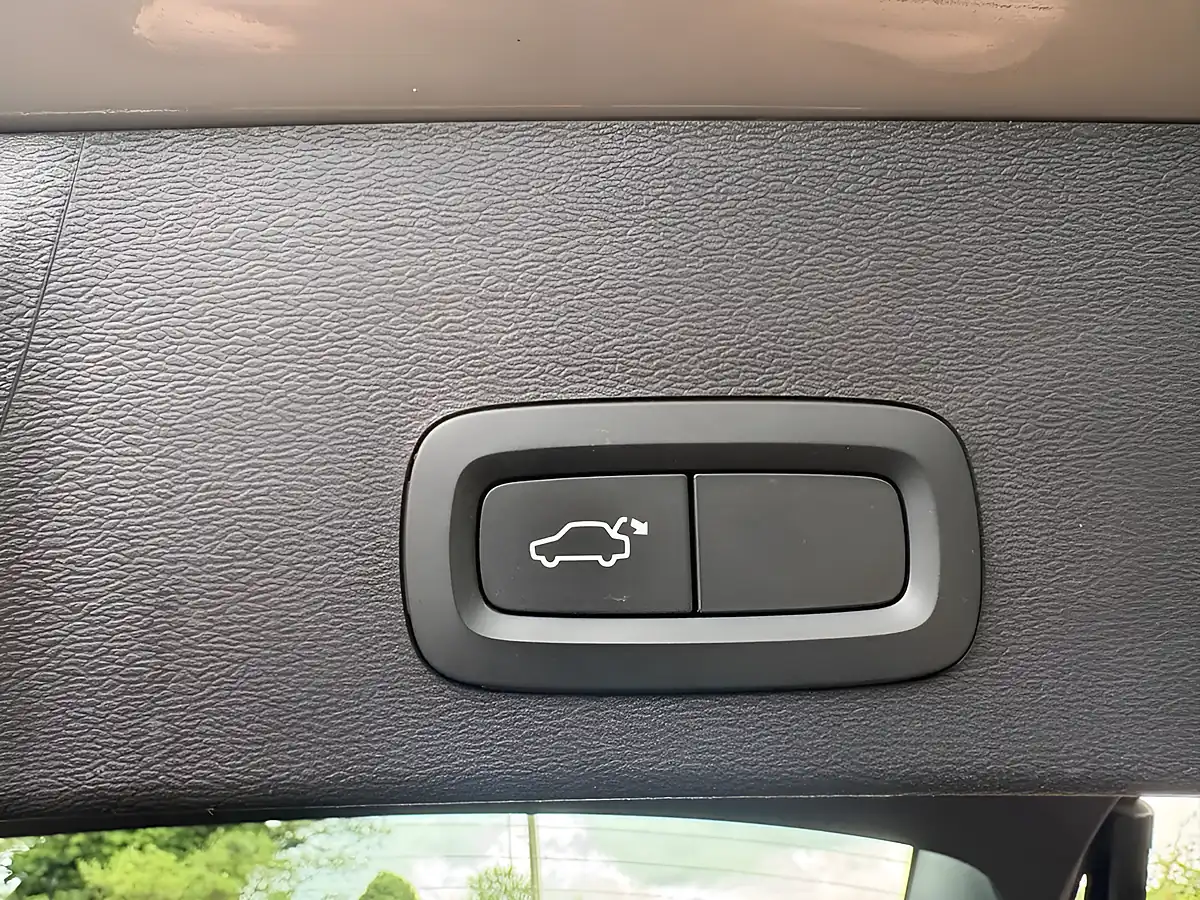 Used 2020 Volvo XC40 Inscription Grey - Interior and Exterior details 17