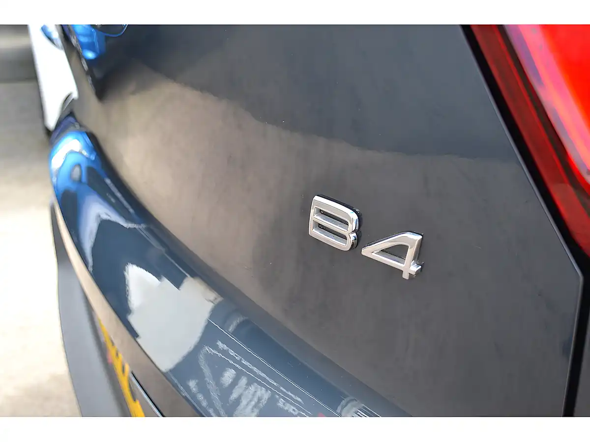 Used 2020 Volvo XC40 Inscription Pro Denim Blue - Interior and Exterior details 10