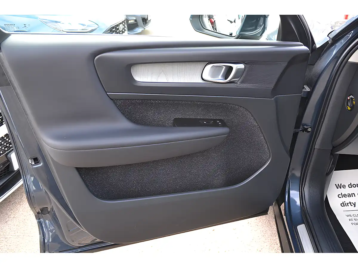 Used 2020 Volvo XC40 Inscription Pro Denim Blue - Interior and Exterior details 17