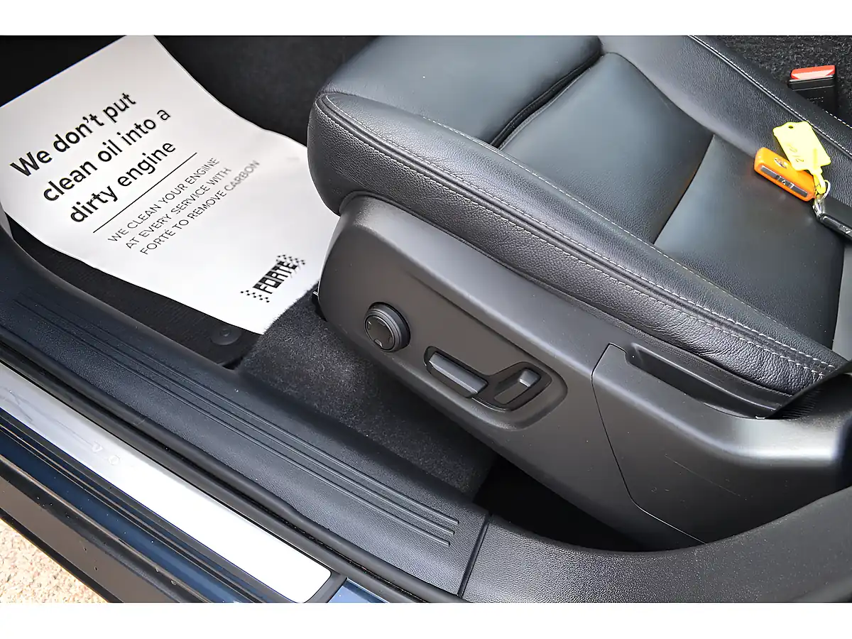 Used 2020 Volvo XC40 Inscription Pro Denim Blue - Interior and Exterior details 18