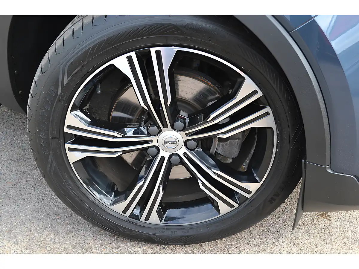 Used 2020 Volvo XC40 Inscription Pro Denim Blue - Interior and Exterior details 3