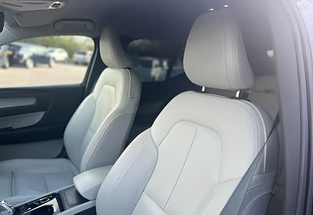 Used 2020 Volvo XC40 Inscription Pro Denim Blue - Interior and Exterior details 16
