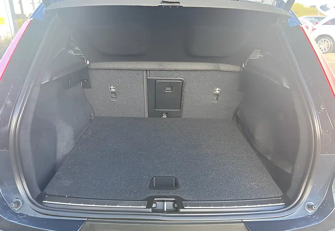 Used 2020 Volvo XC40 Inscription Pro Denim Blue - Interior and Exterior details 18
