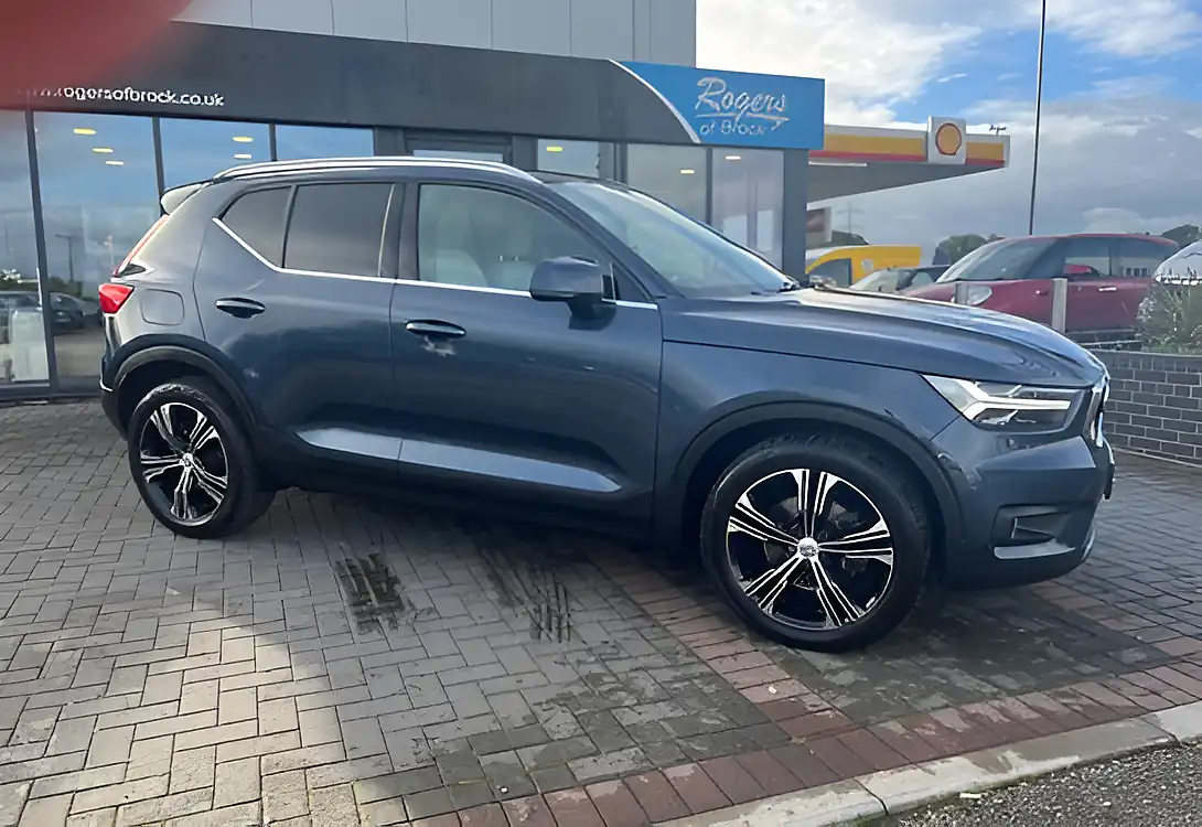 Used 2020 Volvo XC40 Inscription Pro Denim Blue - Interior and Exterior details 7