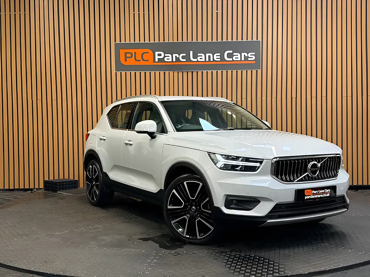 Used 2020 Volvo XC40 Inscription Pro Glacier Silver - Front View