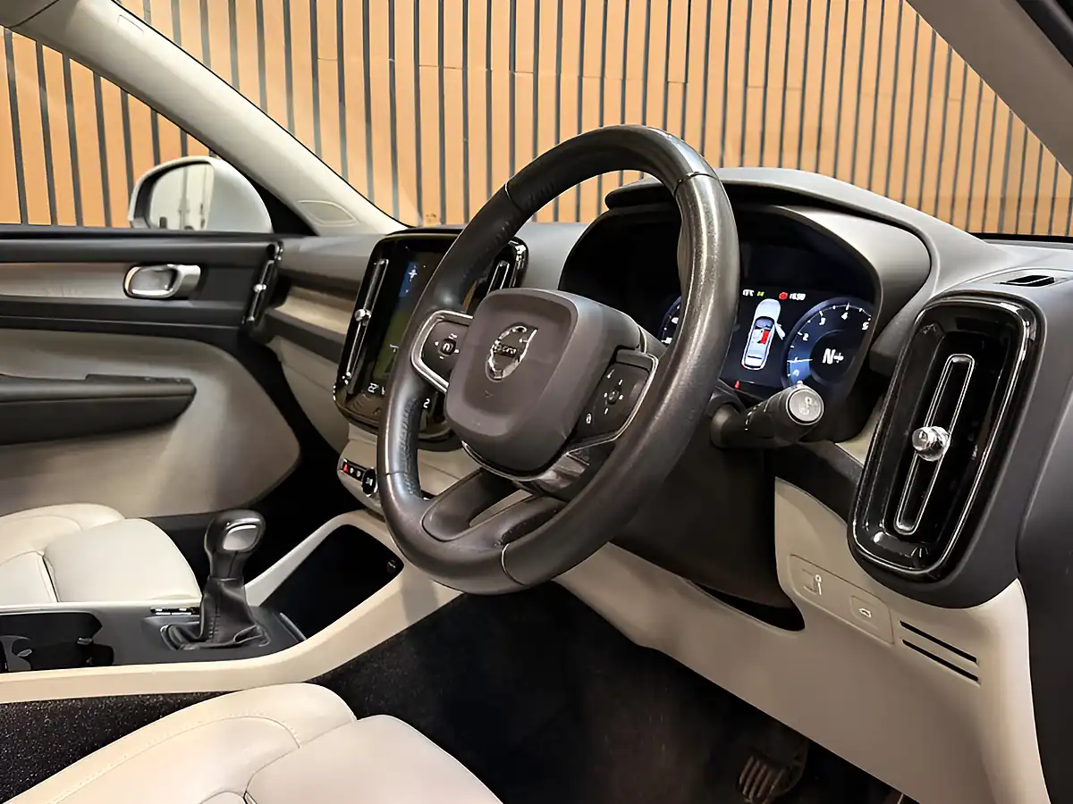 Used 2020 Volvo XC40 Inscription Pro Glacier Silver - Interior and Exterior details 10