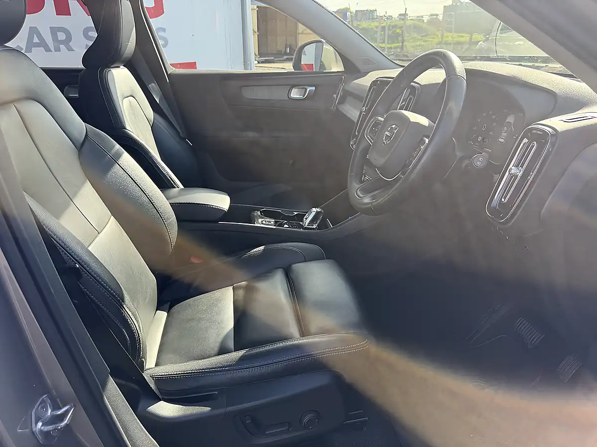 Used 2020 Volvo XC40 Inscription Pro Pebble Grey - Interior and Exterior details 12