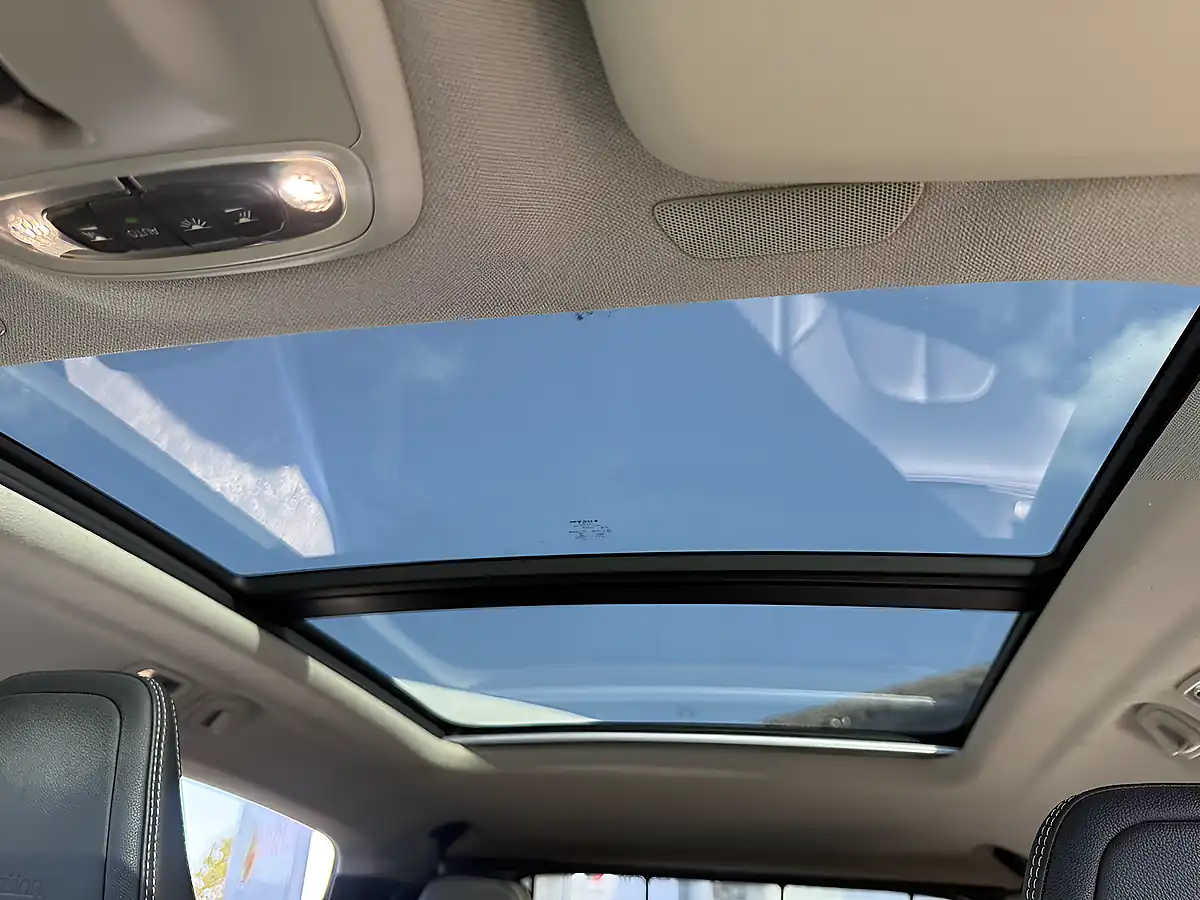 Used 2020 Volvo XC40 Inscription Pro Pebble Grey - Interior and Exterior details 15