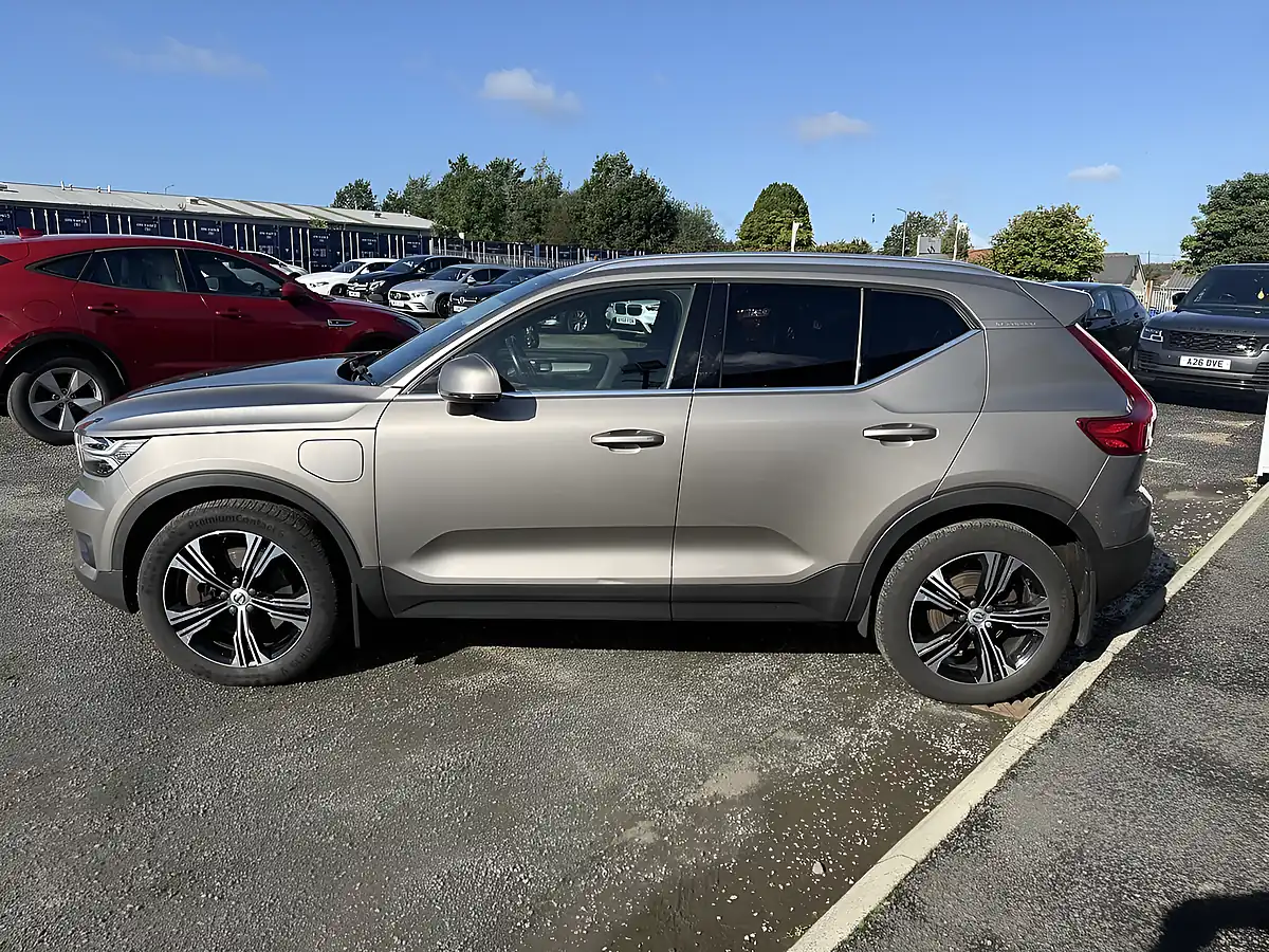Used 2020 Volvo XC40 Inscription Pro Pebble Grey - Interior and Exterior details 5