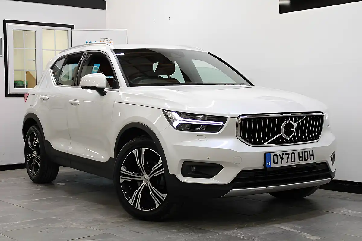Used 2020 Volvo XC40 Inscription Pro White - Front View
