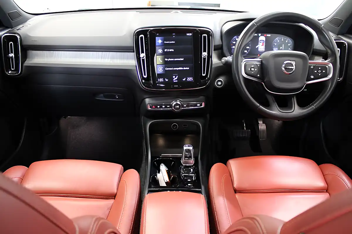 Used 2020 Volvo XC40 Inscription Pro White - Interior and Exterior details 13