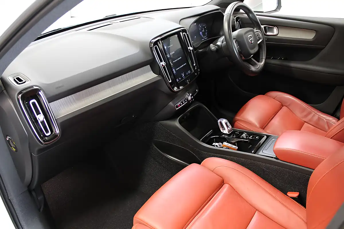 Used 2020 Volvo XC40 Inscription Pro White - Interior and Exterior details 2