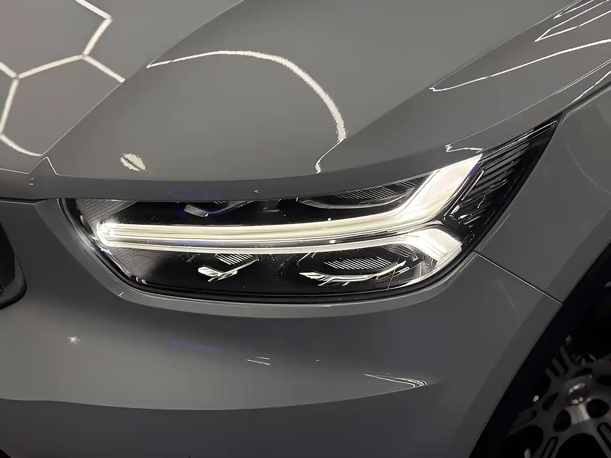 Used 2020 Volvo XC40 Inscription Silver - Interior and Exterior details 12