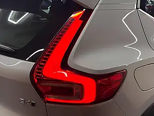 Used 2020 Volvo XC40 Inscription Silver - Interior and Exterior details 13