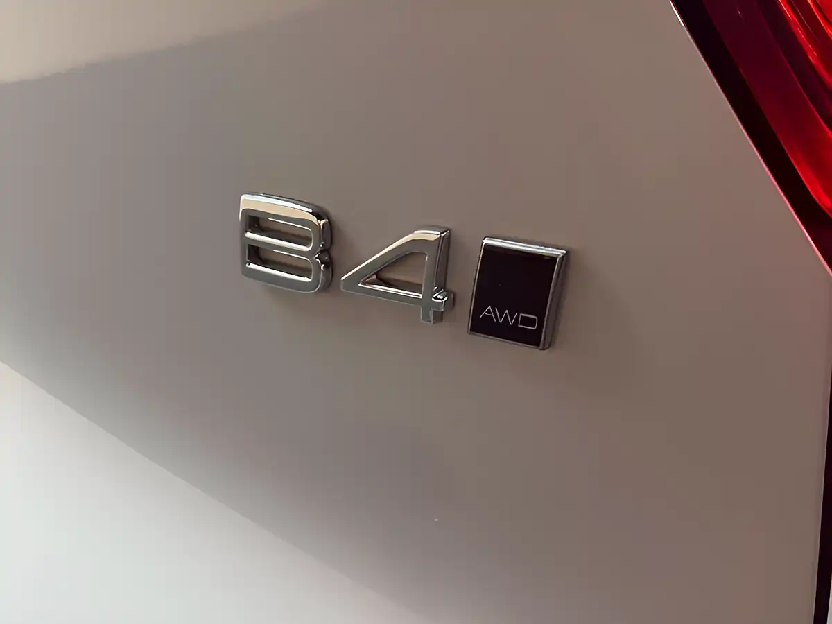 Used 2020 Volvo XC40 Inscription Silver - Interior and Exterior details 14