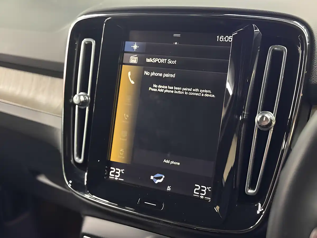 Used 2020 Volvo XC40 Inscription Silver - Interior and Exterior details 20