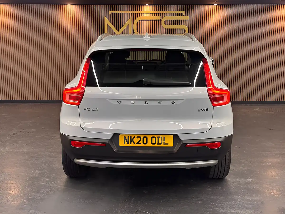 Used 2020 Volvo XC40 Inscription Silver - Interior and Exterior details 7