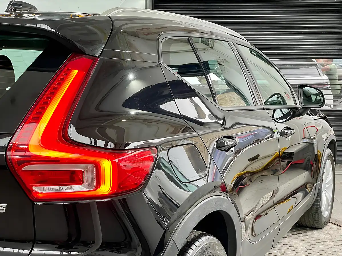 Used 2020 Volvo XC40 Momentum Black - Interior and Exterior details 10