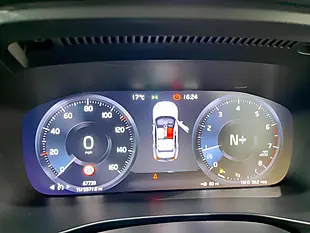 Used 2020 Volvo XC40 Momentum Black - Interior and Exterior details 15