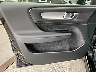 Used 2020 Volvo XC40 Momentum Black - Interior and Exterior details 17